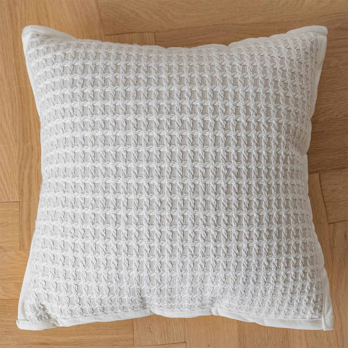 Cushion cover – Jacquard fabric – Cream and coffee colors – 18 x 18 in – Nature-inspired decorative accessory 8