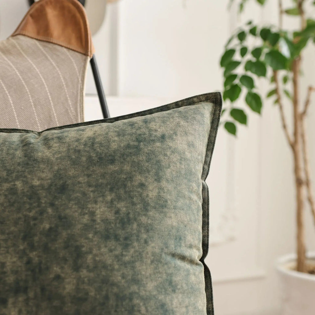 Denim cushion cover – Yarn-dyed polyester – Modern rustic design – Versatile home accessory 5