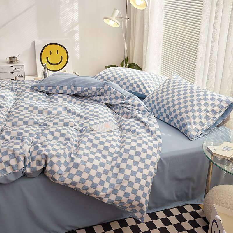 Duvet cover – Soft cotton-polyester blend – Mini checkered design – Cozy bedding for queen or king size 2