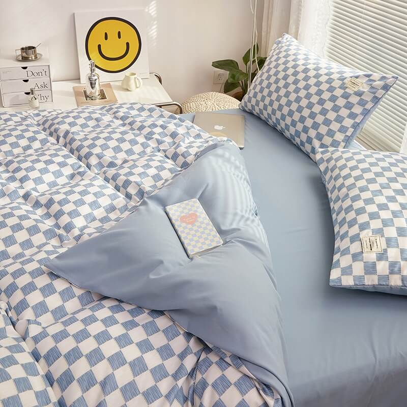 Duvet cover – Soft cotton-polyester blend – Mini checkered design – Cozy bedding for queen or king size 3