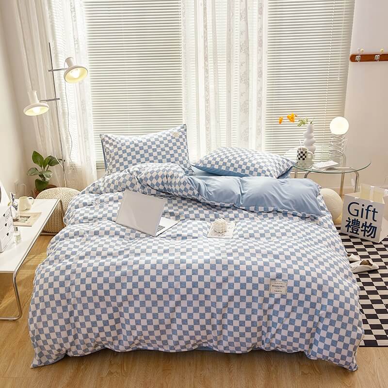 Duvet cover – Soft cotton-polyester blend – Mini checkered design – Cozy bedding for queen or king size 4