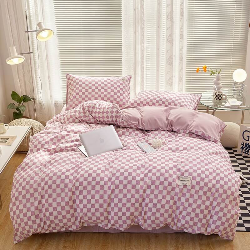 Duvet cover – Soft cotton-polyester blend – Mini checkered design – Cozy bedding for queen or king size 8