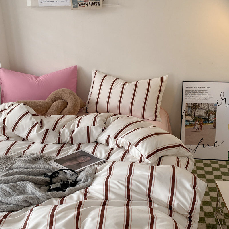 Duvet cover set – 100% cotton – Bold red stripe design – Queen or king size options 0