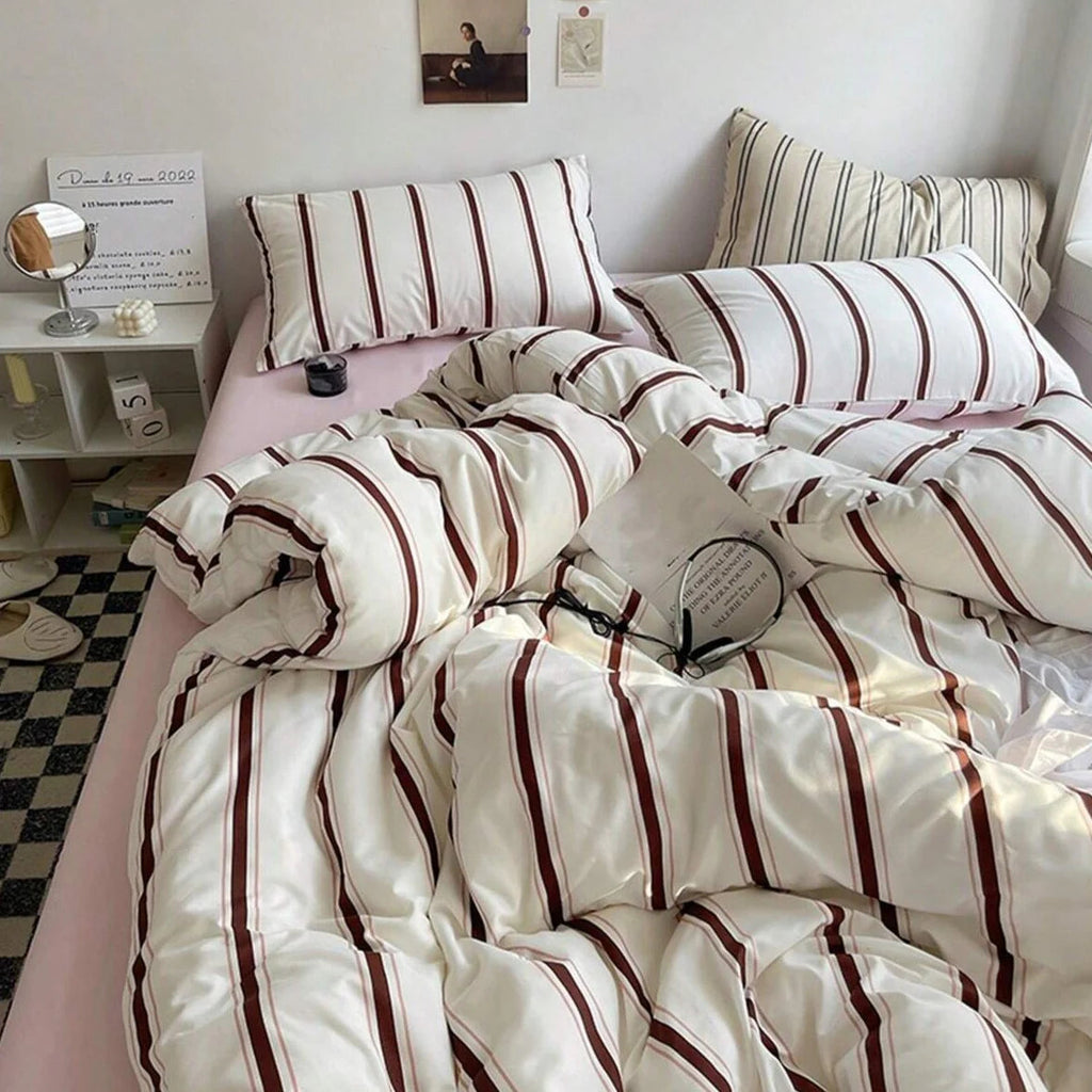 Duvet cover set – 100% cotton – Bold red stripe design – Queen or king size options 1