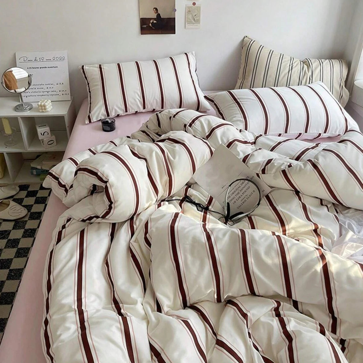 Duvet cover set – 100% cotton – Bold red stripe design – Queen or king size options 1
