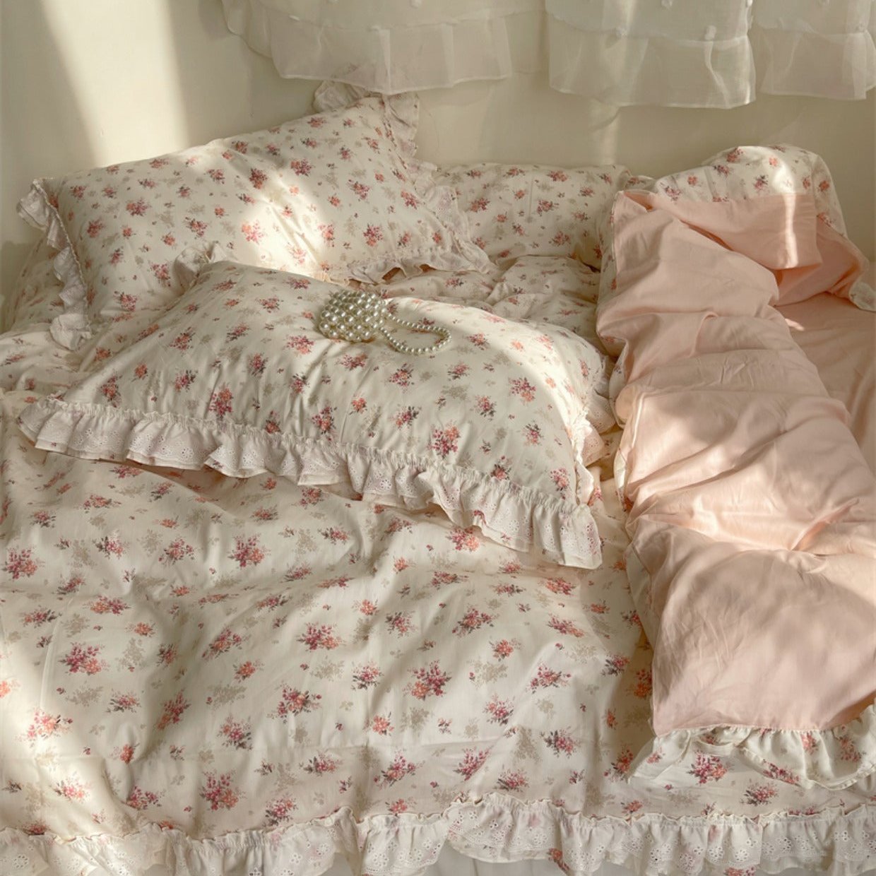 Duvet cover set – 100% cotton – Embroidered pink floral design – Queen or King size options 1