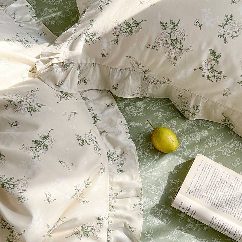 Duvet cover set – Reversible cotton-polyester blend – Green garden design – Queen size available 1
