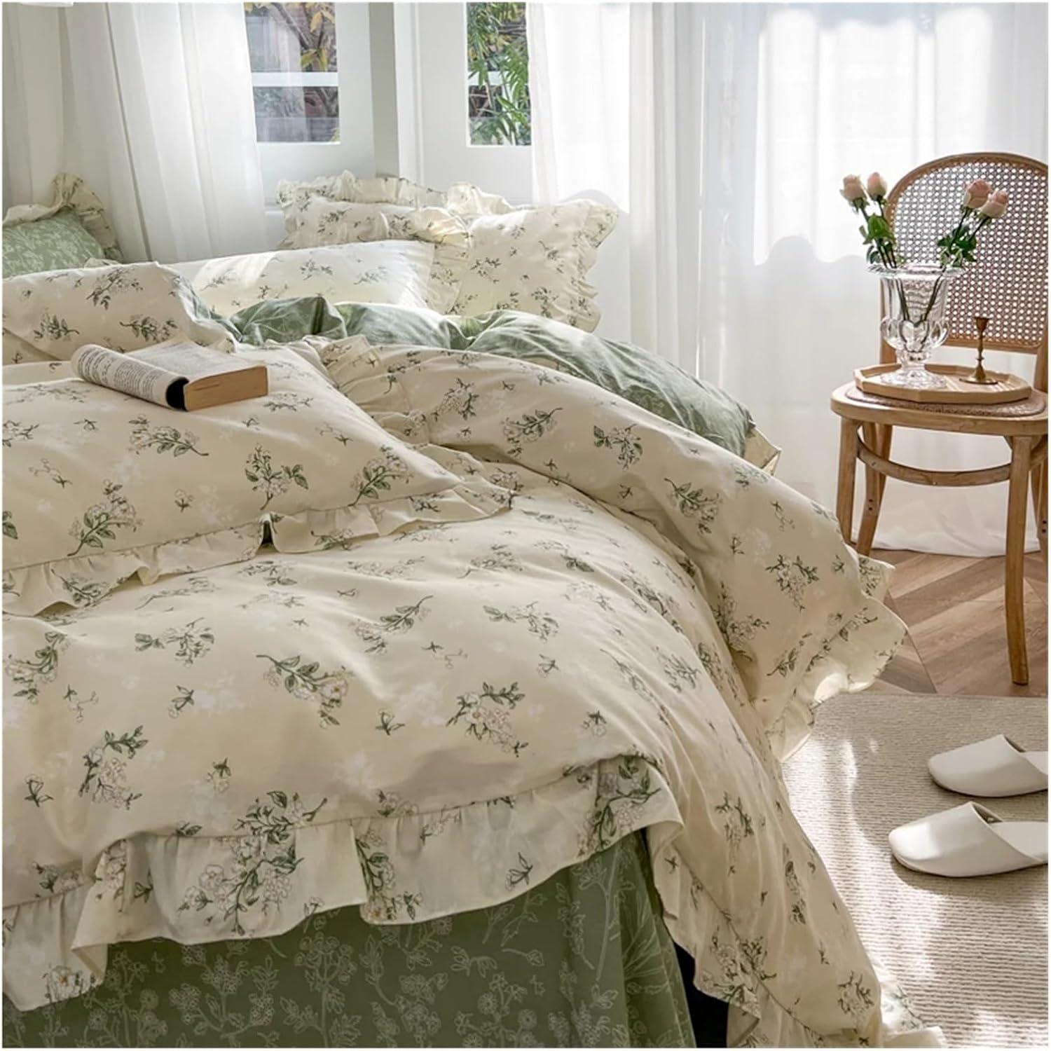 Duvet cover set – Reversible cotton-polyester blend – Green garden design – Queen size available 3