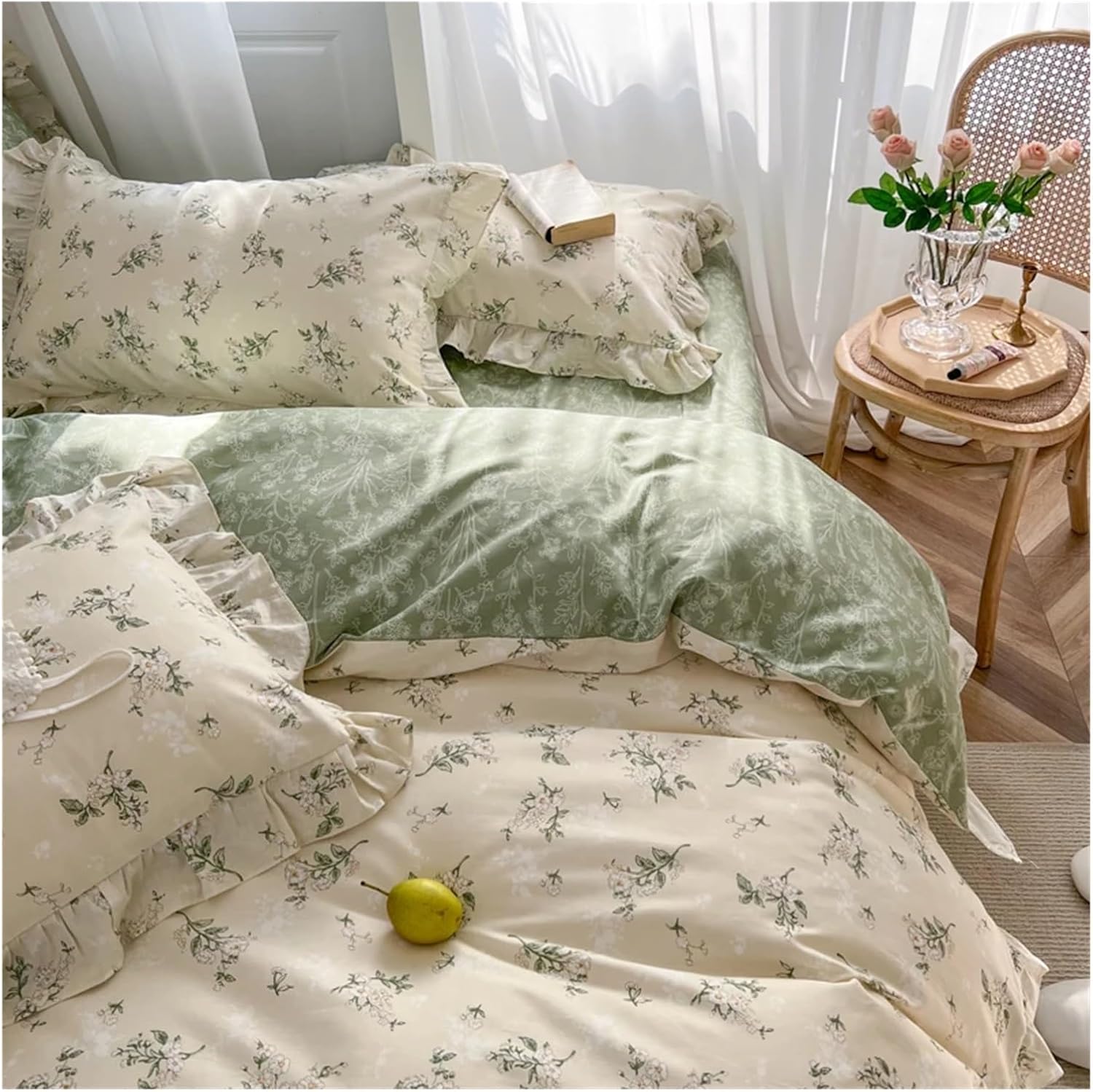 Duvet cover set – Reversible cotton-polyester blend – Green garden design – Queen size available 5