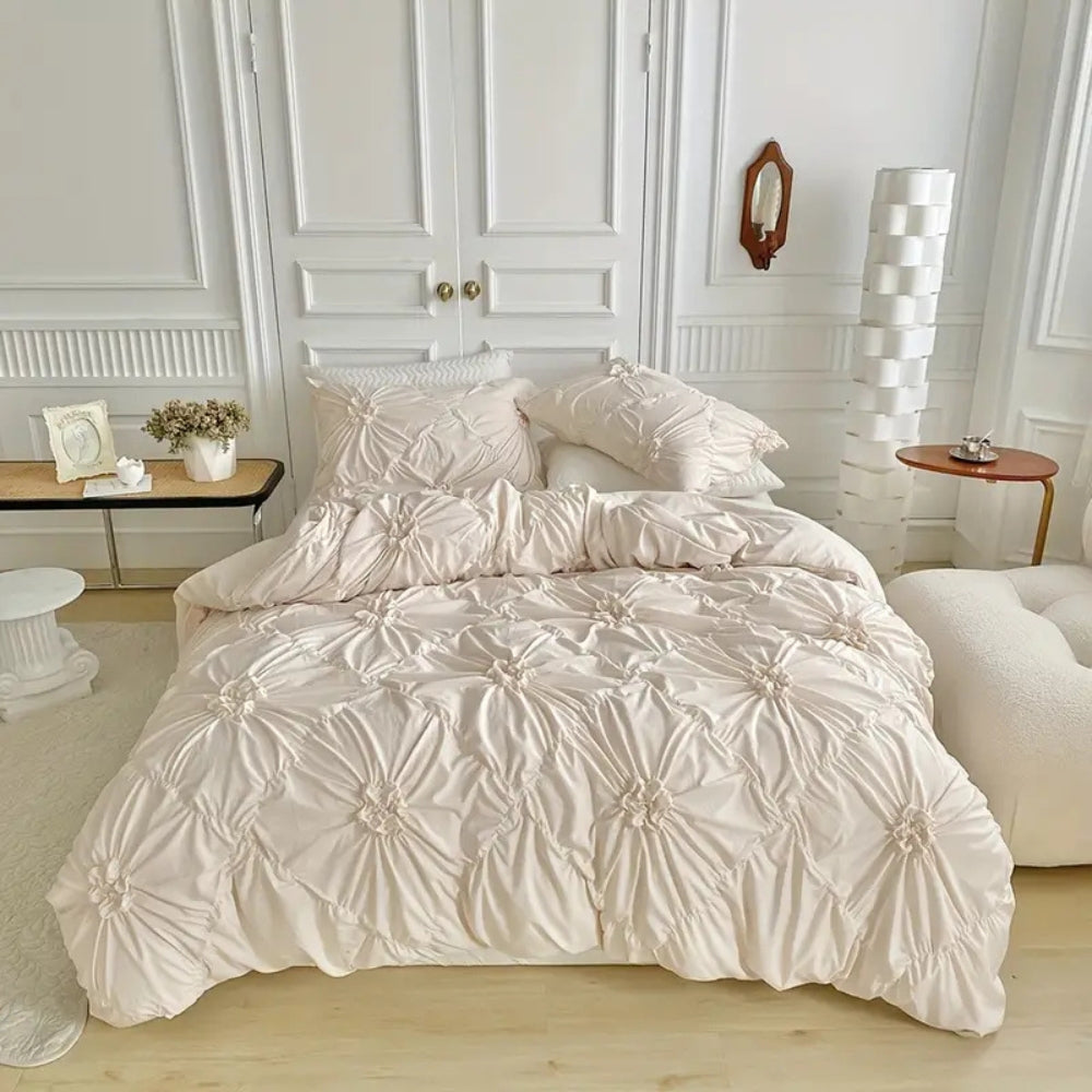 Duvet cover set – Soft microfiber – White ruffle design – Elegant bedding for queen or king size 0