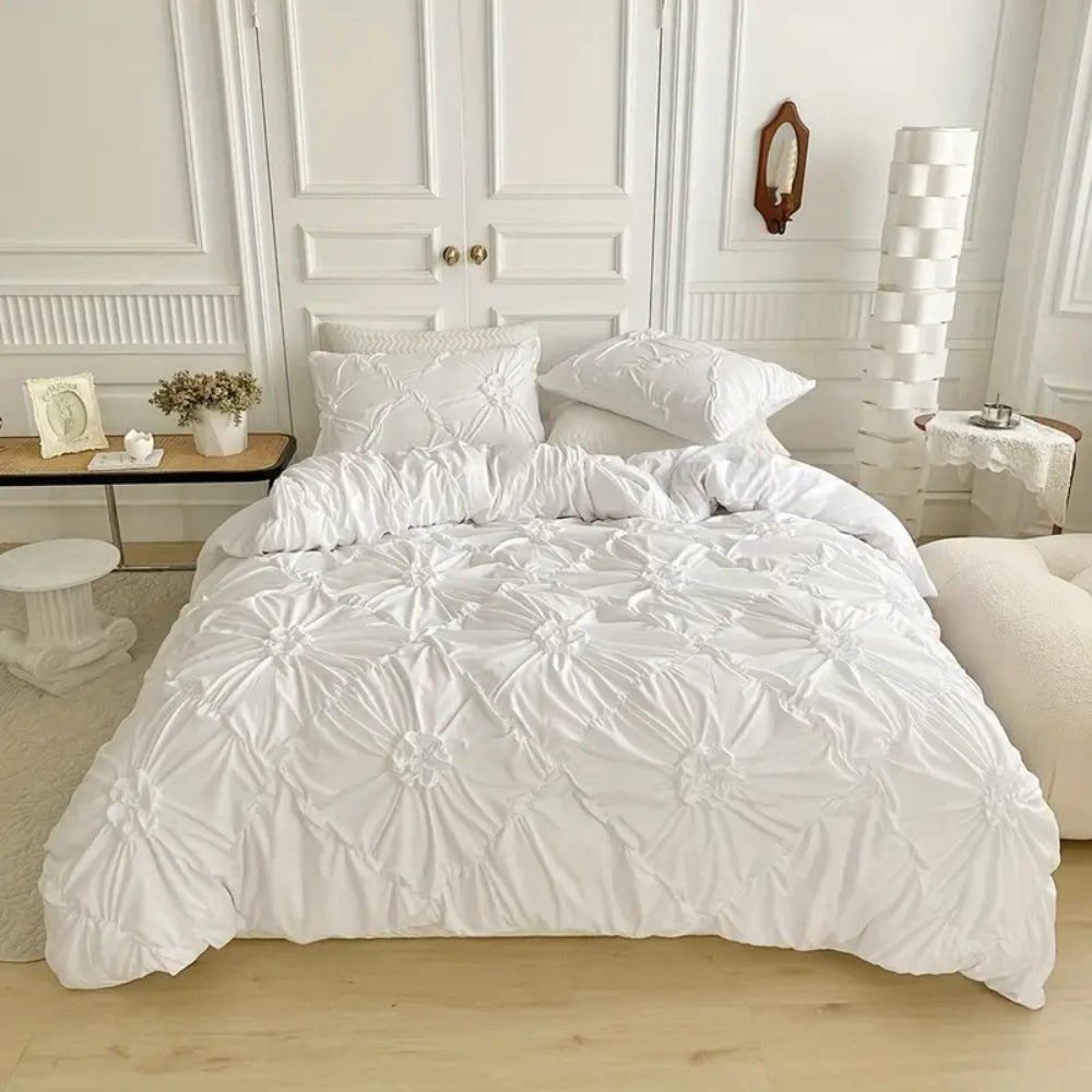Duvet cover set – Soft microfiber – White ruffle design – Elegant bedding for queen or king size 1