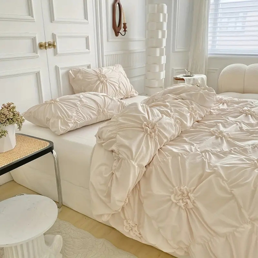 Duvet cover set – Soft microfiber – White ruffle design – Elegant bedding for queen or king size 4