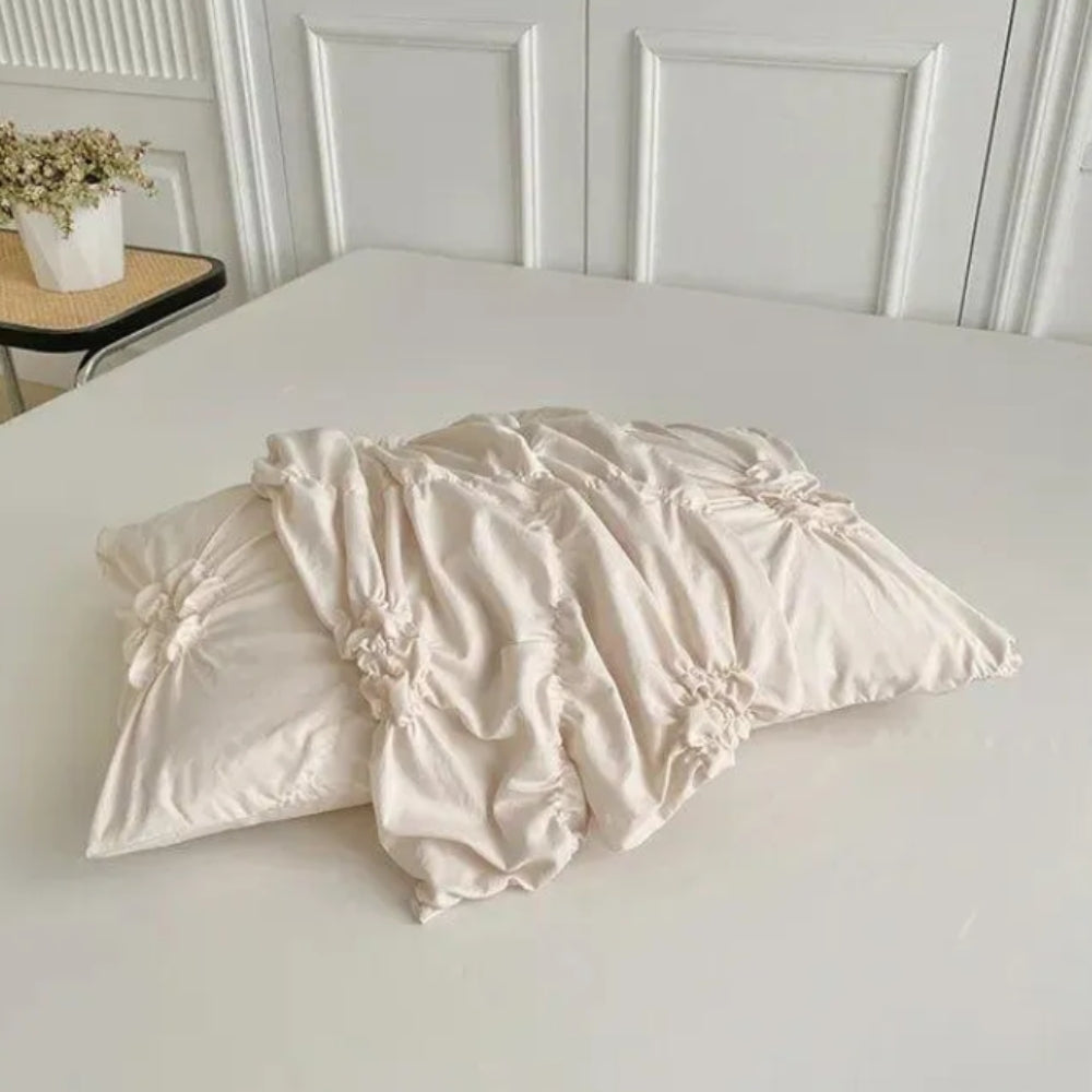 Duvet cover set – Soft microfiber – White ruffle design – Elegant bedding for queen or king size 5