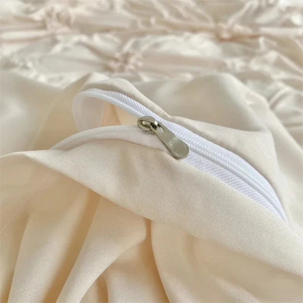 Duvet cover set – Soft microfiber – White ruffle design – Elegant bedding for queen or king size 6