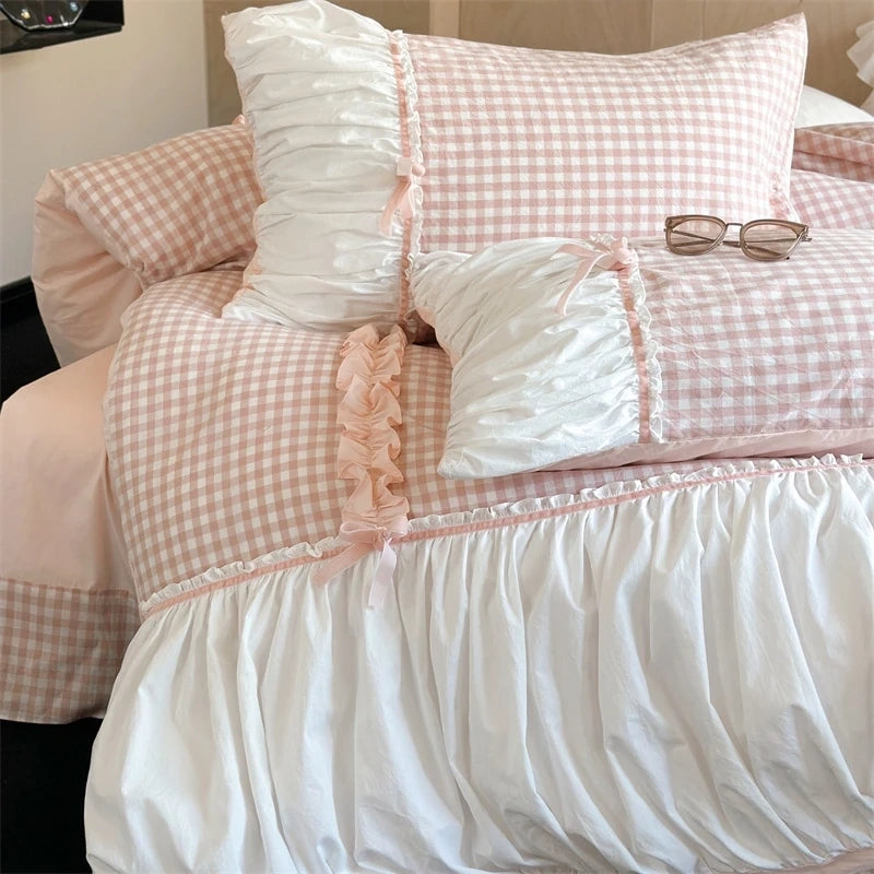 Elegant French Grid | Bedding Set with Duvet Cover & Pillowcases - All-Season Comfort for Stylish Bedrooms
