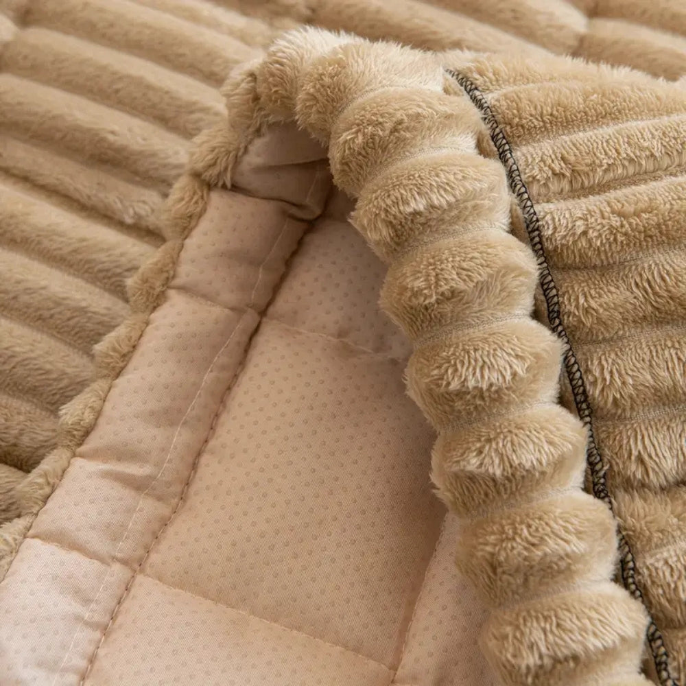 Elegant Plush Couch Cover with Anti-Slip Design Ð Cozy Protection for Your Living Room 4