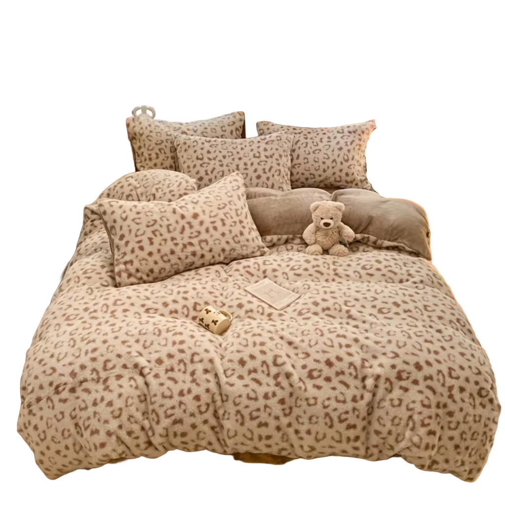 Faux Rabbit Fur Bedding Set with Leopard Paw Design Ð Extra Soft & Warm for Cozy Comfort 1