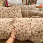 Faux Rabbit Fur Bedding Set with Leopard Paw Design Ð Extra Soft & Warm for Cozy Comfort 4