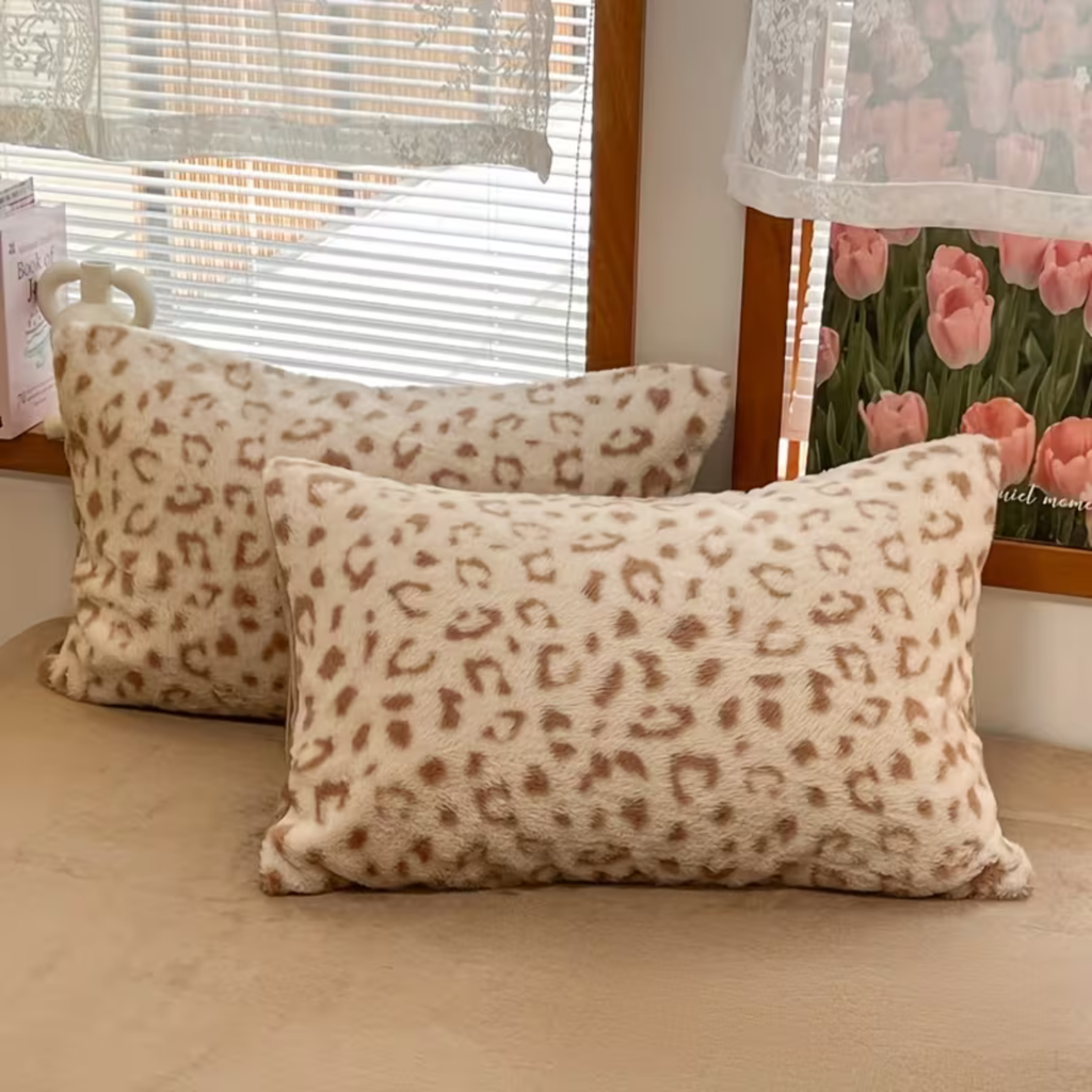 Faux Rabbit Fur Bedding Set with Leopard Paw Design Ð Extra Soft & Warm for Cozy Comfort 5