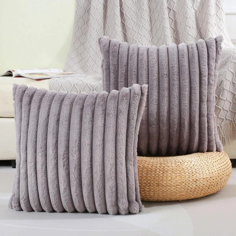 Soft fleece pillowcase in a calming light gray color, designed for ultimate comfort. Perfect for cozy bedding, it adds a touch of warmth and softness to 4