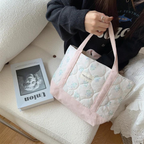 Floral quilted tote bag featuring a vibrant floral pattern, perfect for beach outings or everyday use. Made from durable, lightweight fabric with sturdy handles for 8