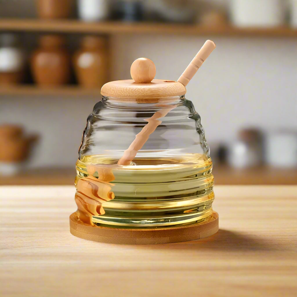 Glass honey jar with dipper – Honeycomb design – 500ml capacity – Stylish kitchen storage container 0