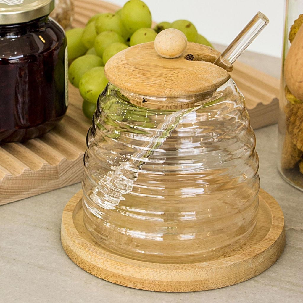 Glass honey jar with dipper – Honeycomb design – 500ml capacity – Stylish kitchen storage container 1