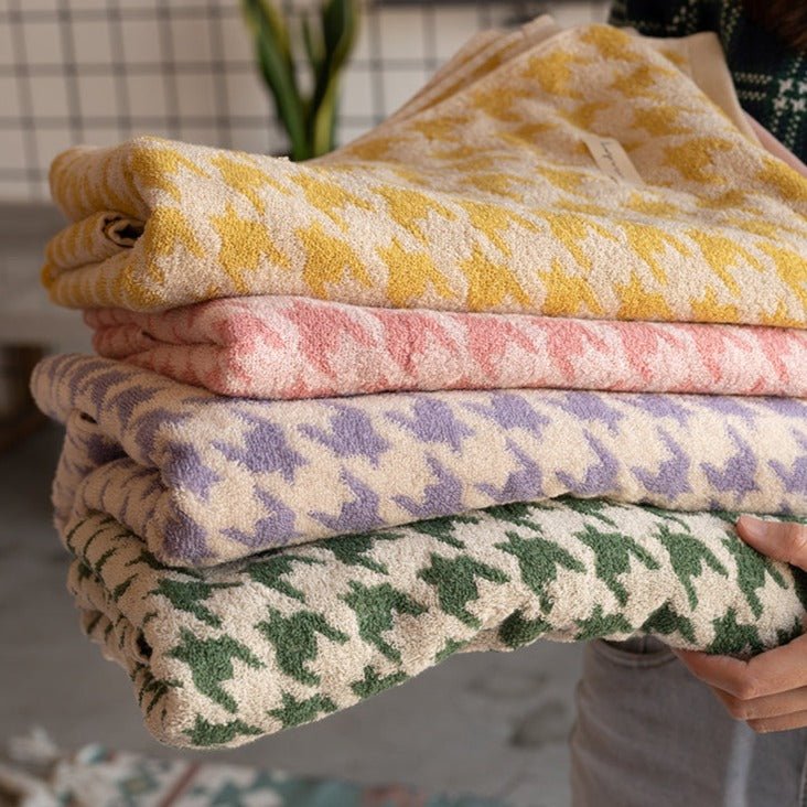 Houndstooth towel set – Soft cotton – Elegant design – Stylish bathroom accessory 1