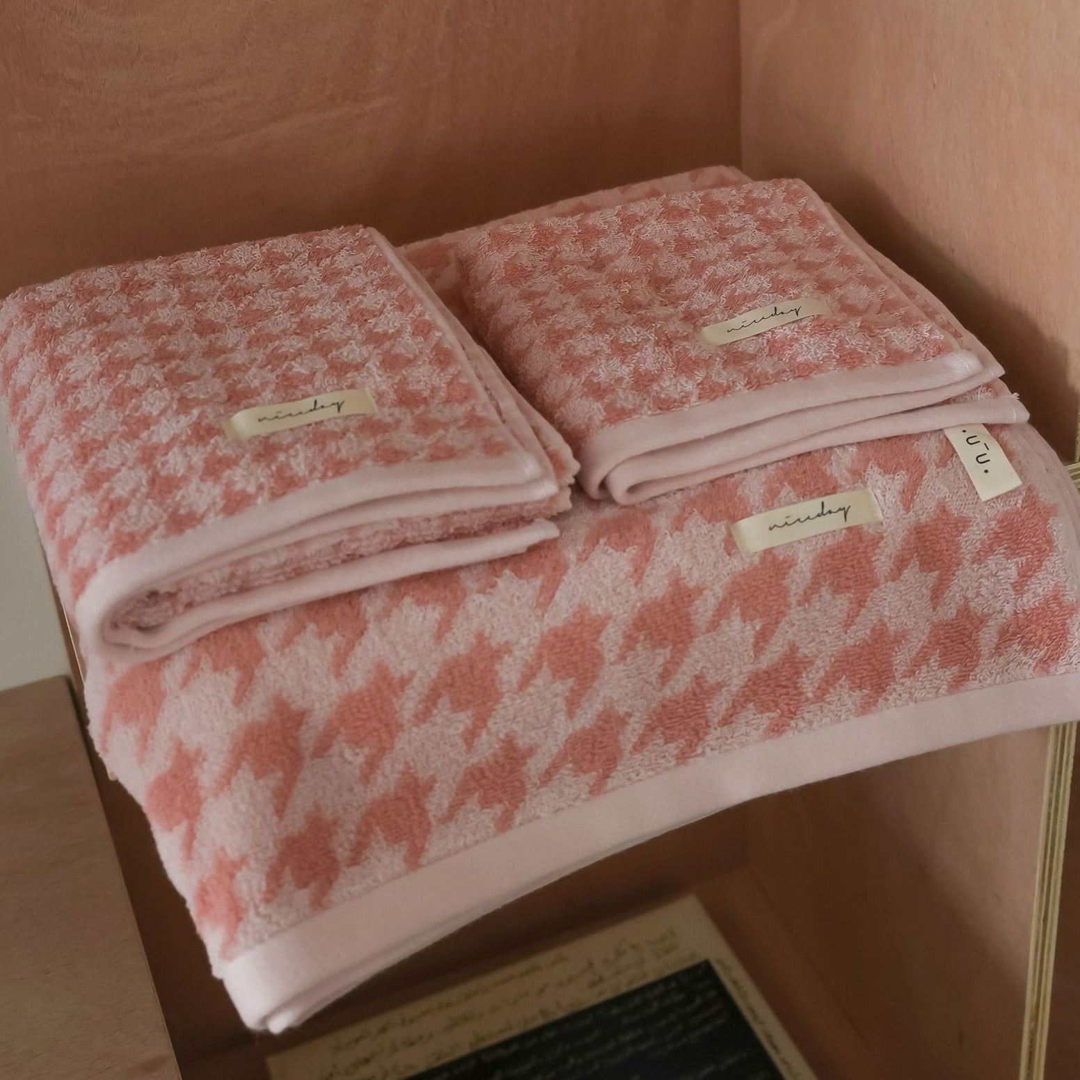 Houndstooth towel set – Soft cotton – Elegant design – Stylish bathroom accessory 8