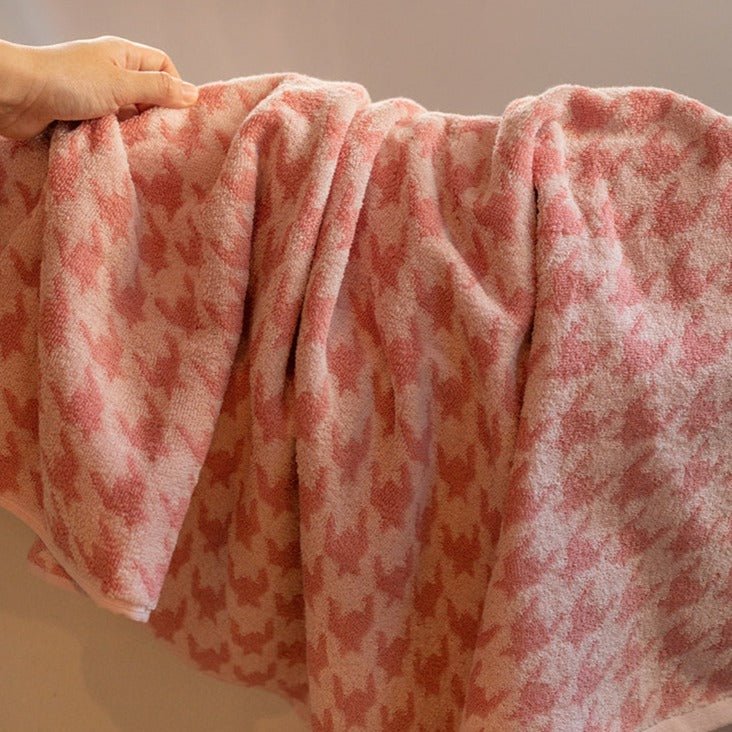 Houndstooth towel set – Soft cotton – Elegant design – Stylish bathroom accessory 9