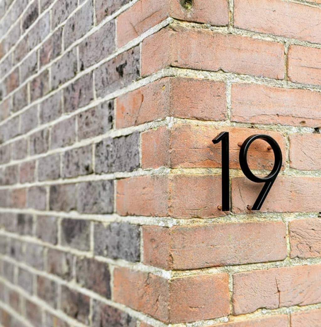 House numbers – Modern black zinc alloy – Floating style – Weather-resistant address signs for enhanced visibility 3