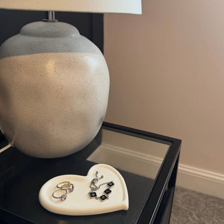Jewellery tray – Durable ceramic – Heart-shaped design – Elegant organizer for rings and necklaces – 6.5 x 6.5 in 2