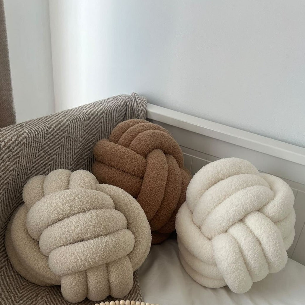 Knot pillow – Hand-woven fabric – Natural tones – Cozy accent for sofas and beds – 18 x 18 in 1