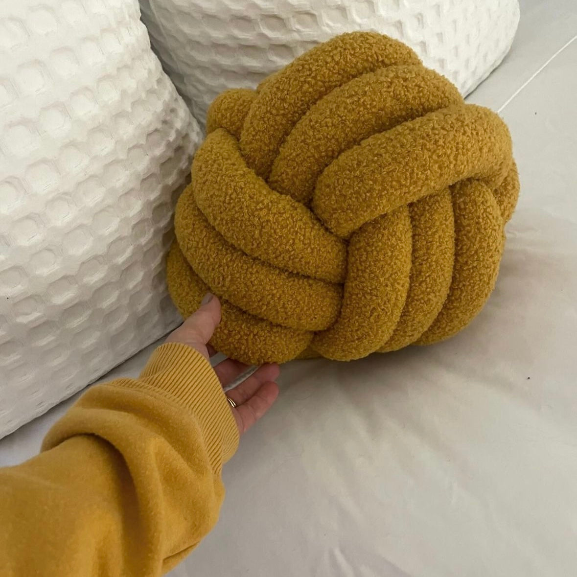 Knot pillow – Hand-woven fabric – Natural tones – Cozy accent for sofas and beds – 18 x 18 in 4