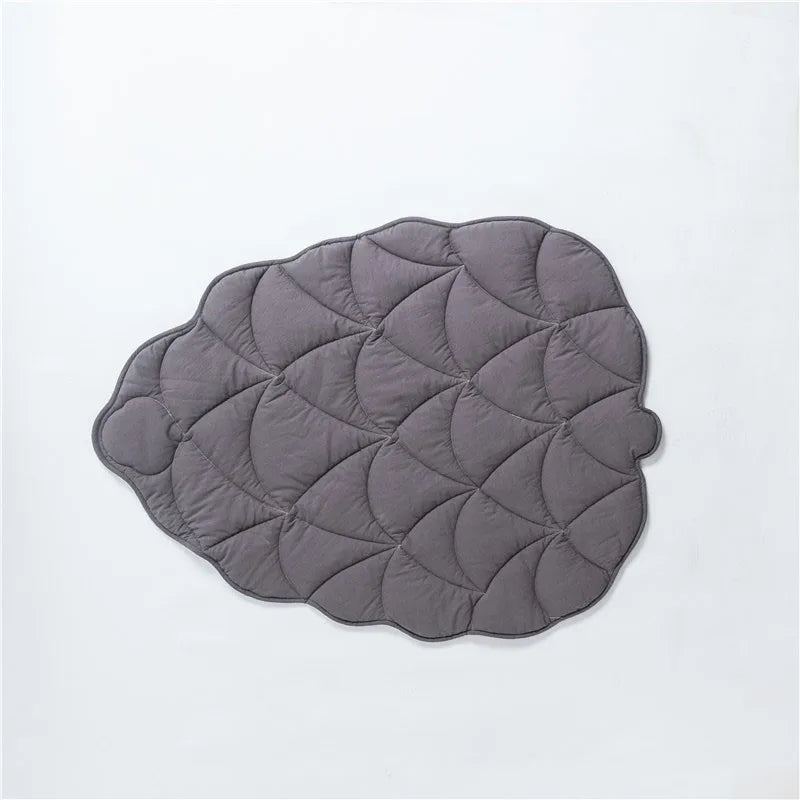 Leaf-shaped dog cooling mat in soft, breathable fabric. Features a washable design with a vibrant green leaf pattern, providing comfort and style for pets. Ideal 9