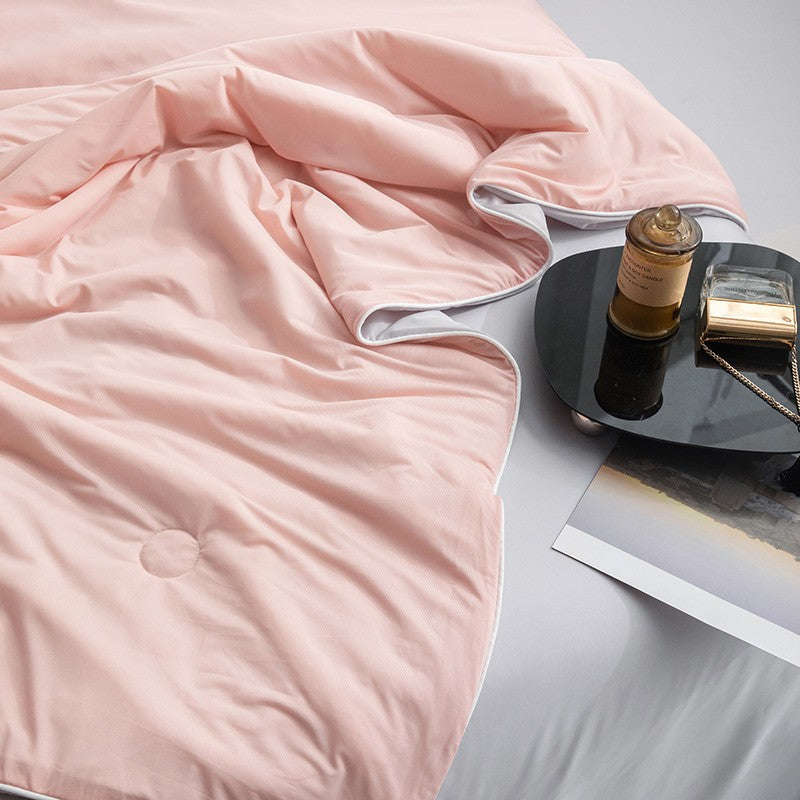 Lightweight quilt – Cool-touch fabric – Breathable design – Ideal for summer nights 2