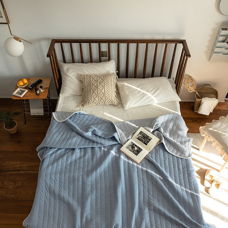 Lightweight quilt – Soft cotton – Textured stripe design – Breathable for summer comfort 0