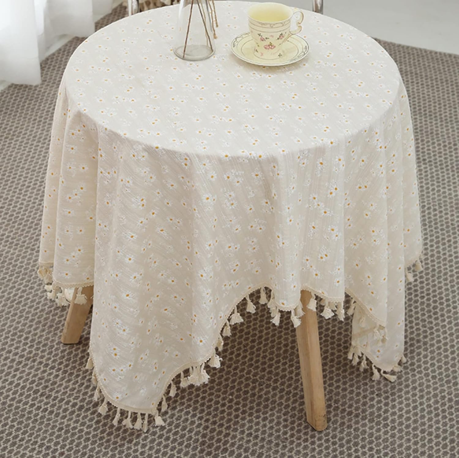 Linen tablecloth – Daisy embroidered design – Soft white fabric – Perfect for dining occasions 3