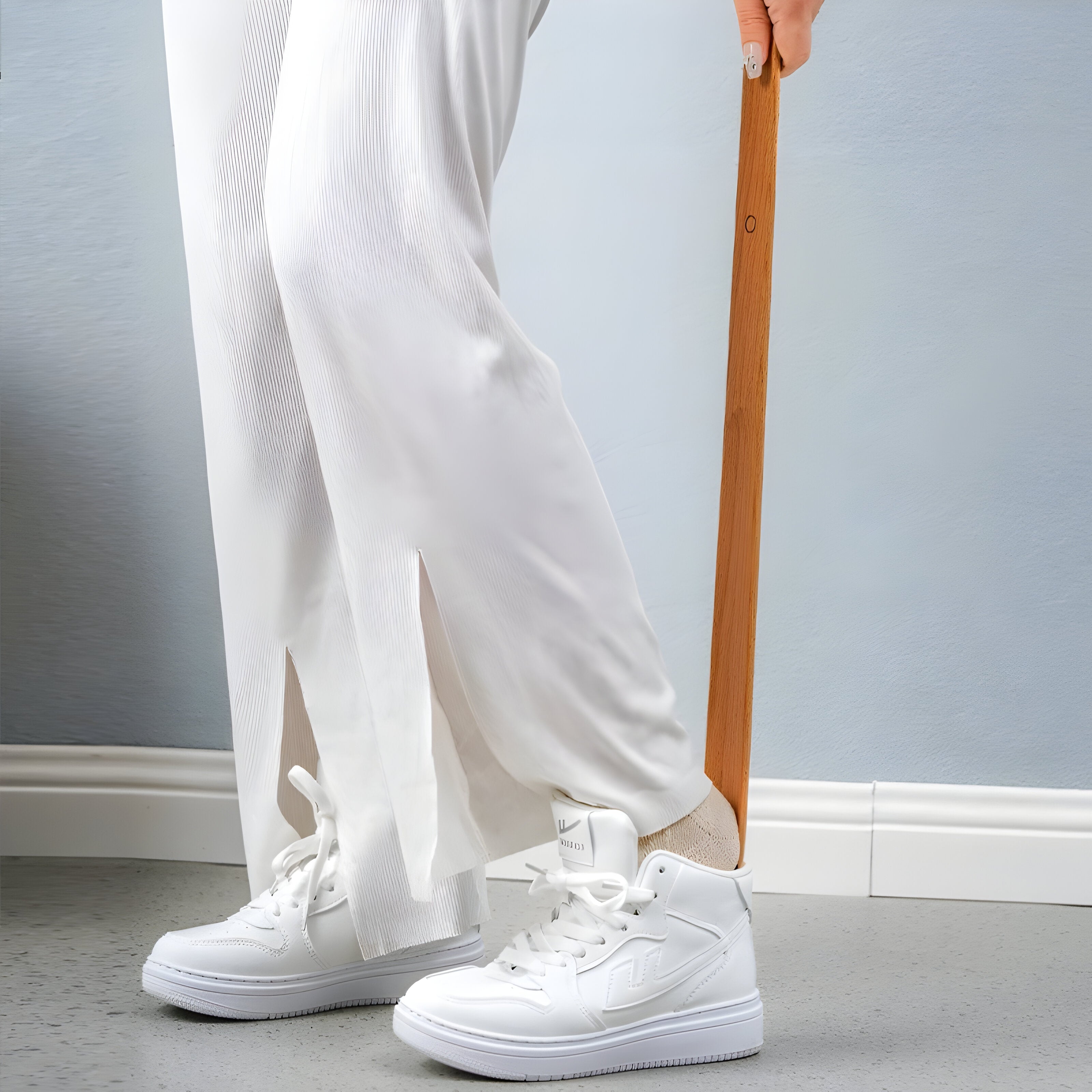 Long Wooden Shoehorn | Extra Long Handled Design with Magnetic Feature Ð Perfect for Seniors and Effortless Shoe Wearing 1