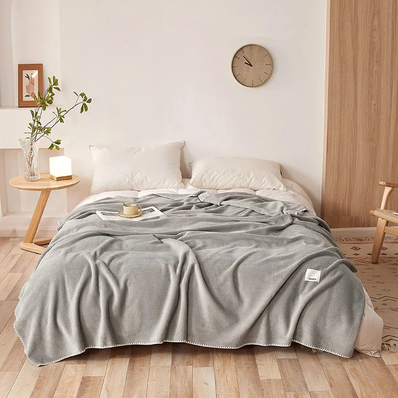 Plush luxury velvet blanket in a rich solid color, perfect for year-round comfort. Ideal as a cozy throw for beds or couches, adding elegance and 6