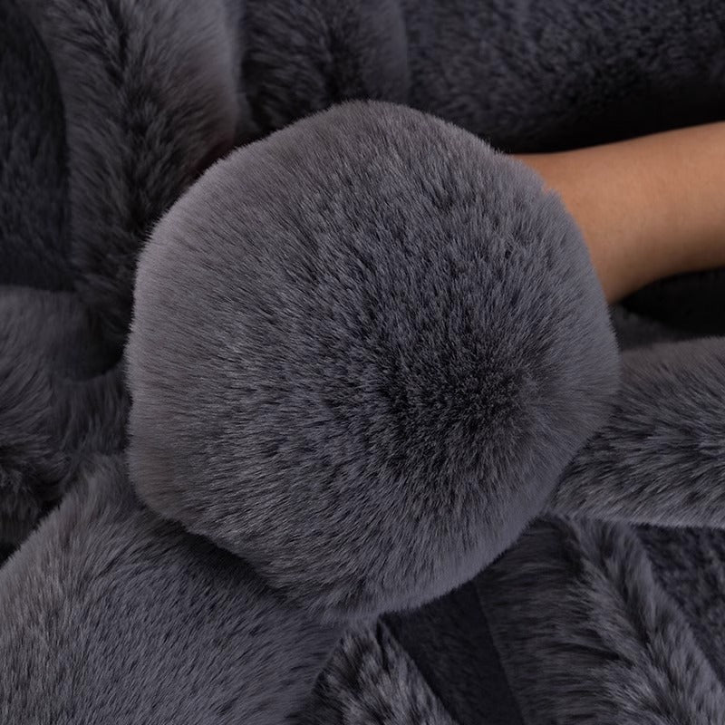 Luxurious, non-slip sofa cover