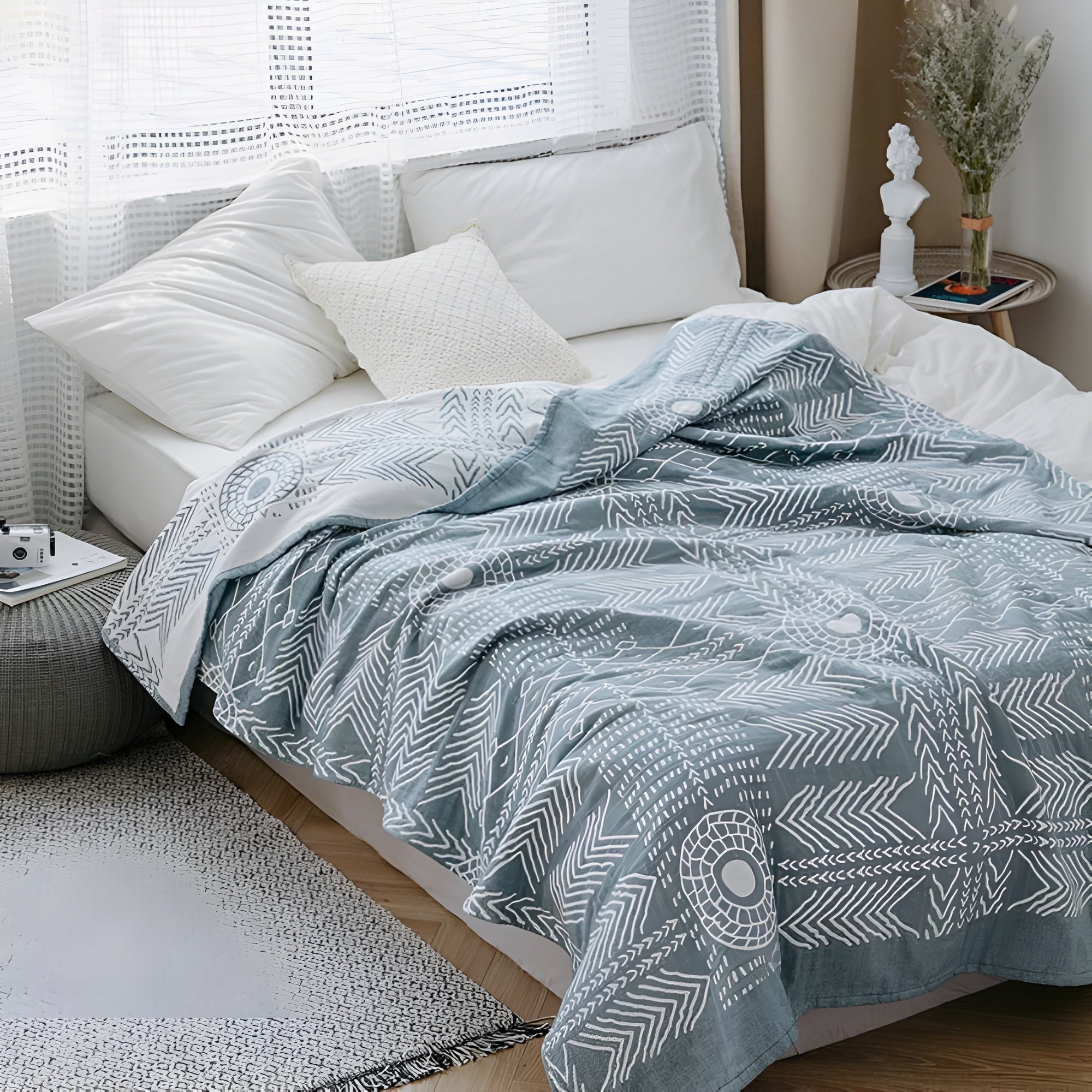 Organic cotton coverlet – Reversible design – Lightweight geometric pattern – Eco-friendly bedding solution 0