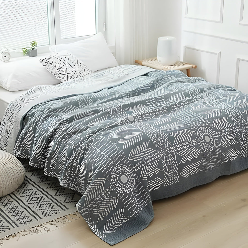 Organic cotton coverlet – Reversible design – Lightweight geometric pattern – Eco-friendly bedding solution 1