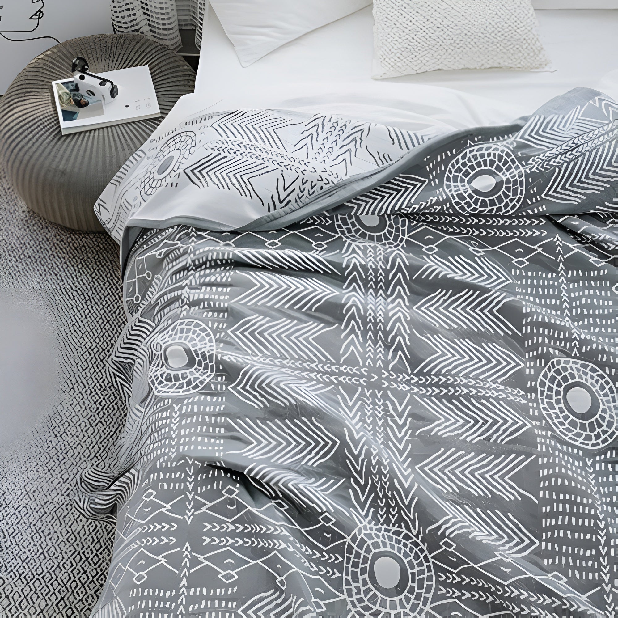 Organic cotton coverlet – Reversible design – Lightweight geometric pattern – Eco-friendly bedding solution 3
