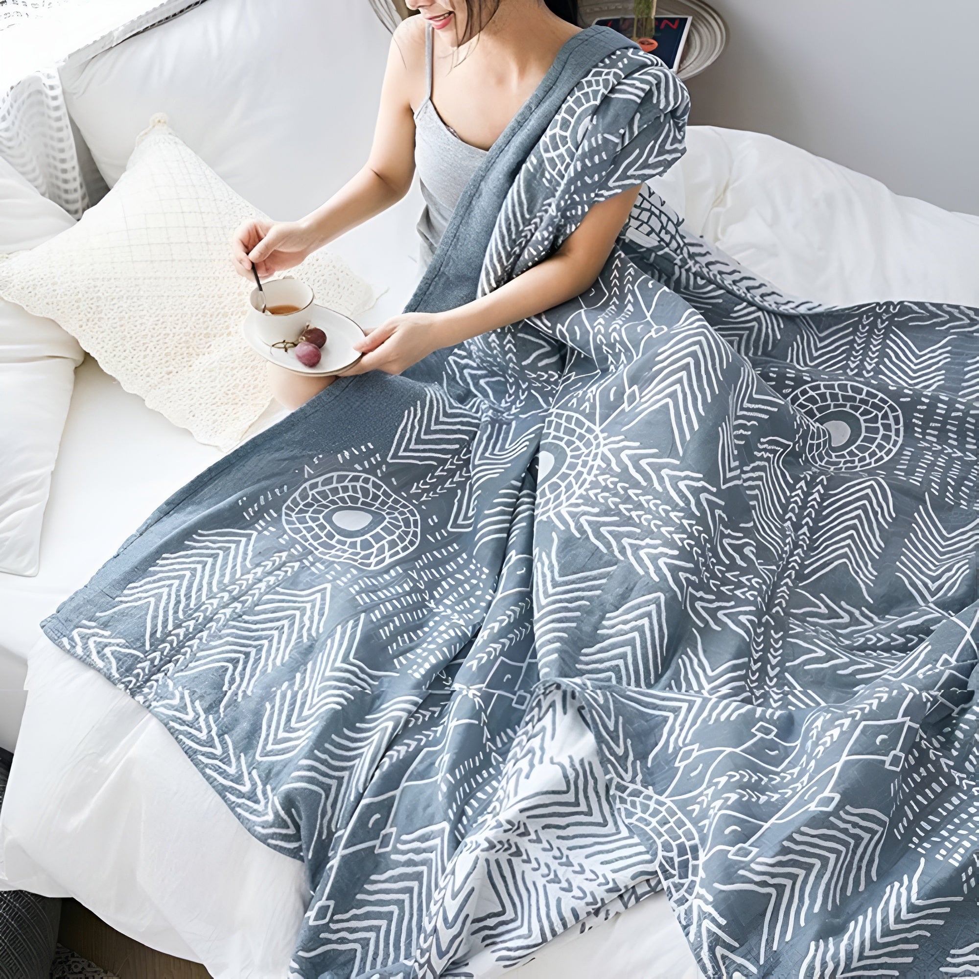 Organic cotton coverlet – Reversible design – Lightweight geometric pattern – Eco-friendly bedding solution 4