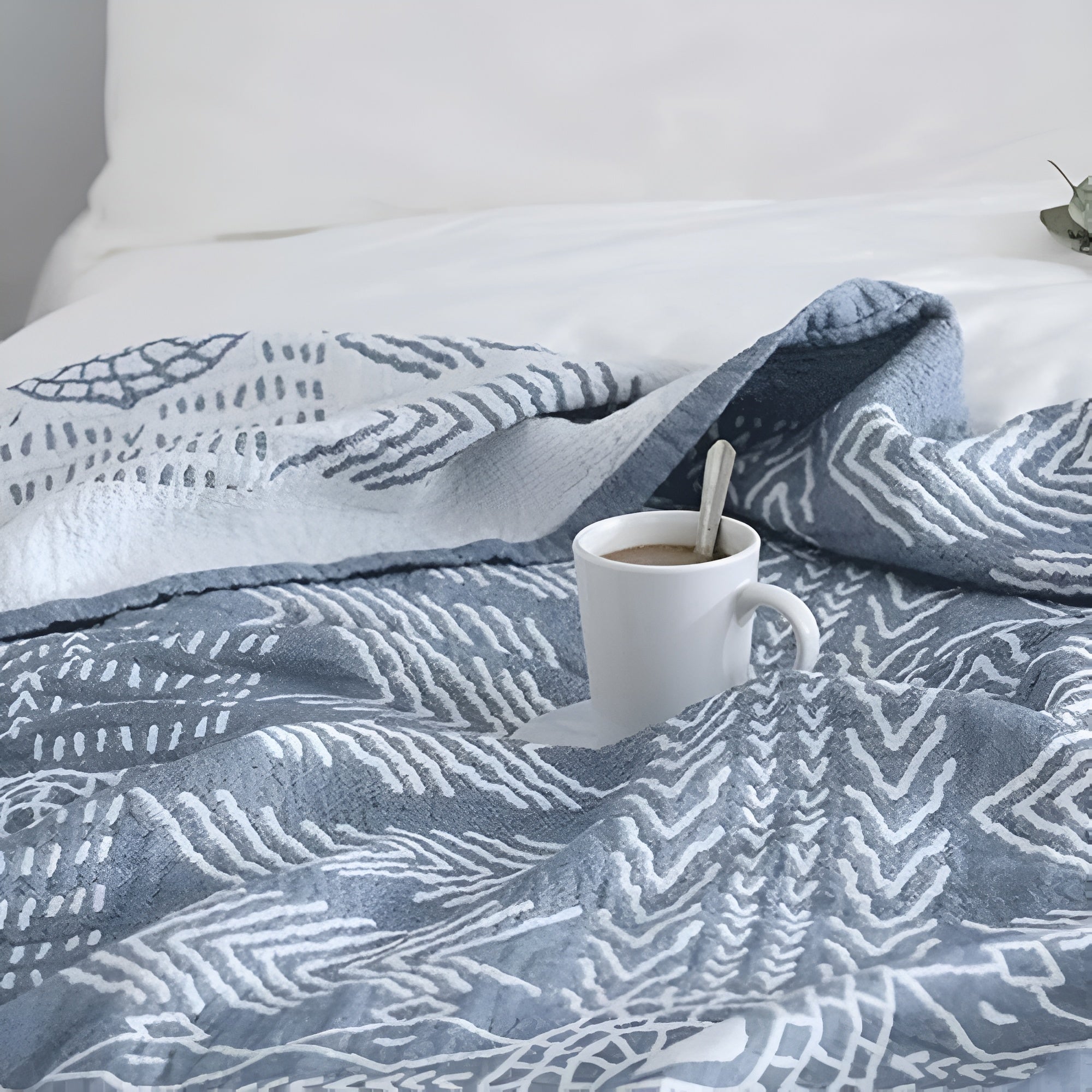 Organic cotton coverlet – Reversible design – Lightweight geometric pattern – Eco-friendly bedding solution 5