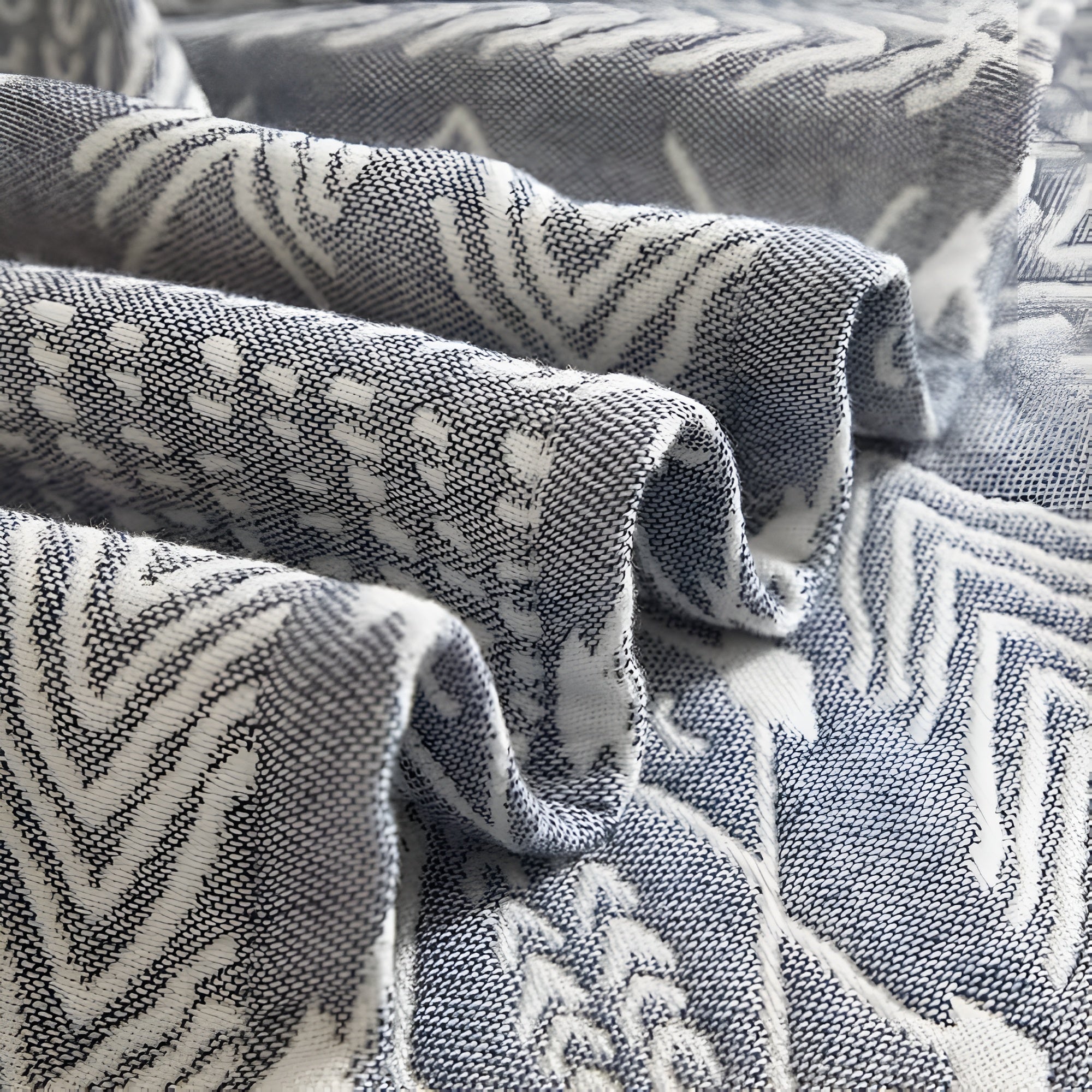 Organic cotton coverlet – Reversible design – Lightweight geometric pattern – Eco-friendly bedding solution 6