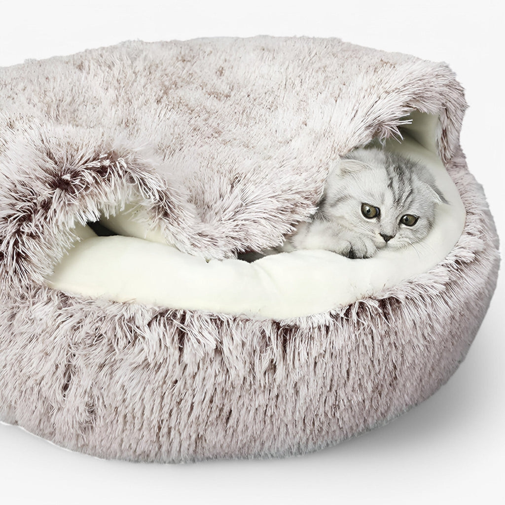 Plush velvet pet bed in cozy winter design, perfect for dogs and cats. Soft, comfortable material with a rich color, ensuring warmth and relaxation. 4