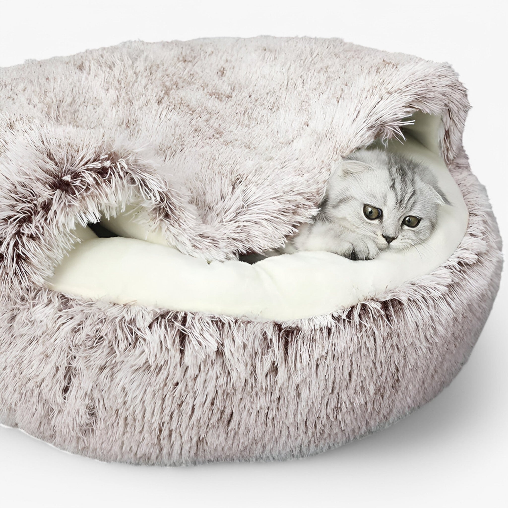 Plush velvet pet bed in cozy winter design, perfect for dogs and cats. Soft, comfortable material with a rich color, ensuring warmth and relaxation. 4