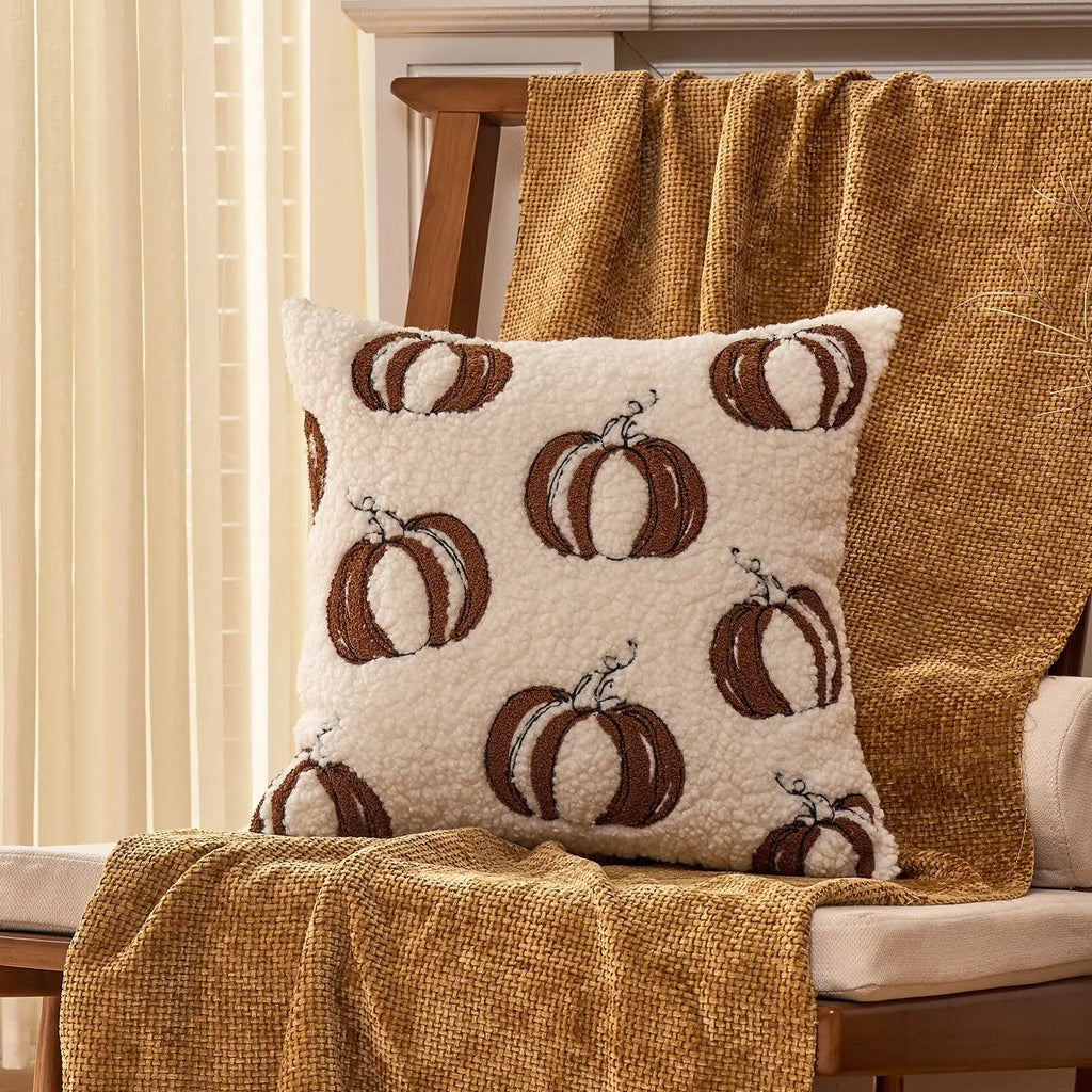 Plush pillowcase – Soft polyester – Autumn pumpkin design – 17.7 x 17.7 in – Cozy fall decor 2
